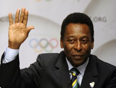 Pelé recibe alta tras operación en la columna