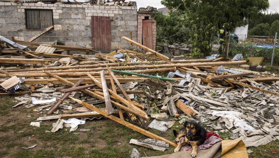 Fuertes tormentas en Polonia causan un muerto y graves daños a 800 casas