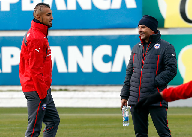 Fotografían a Arturo Vidal y Jorge Sampaoli trotando sin polera en Miami