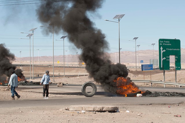 Carabineros despeja ruta Calama-Chuquicamata tras incidentes con trabajadores