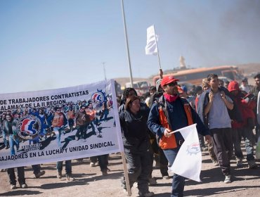 Trabajadores contratistas de Codelco inician huelga por bonos