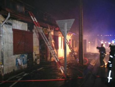 Diez damnificados y cuatro inmuebles destruidos deja incendio en Puerto Montt