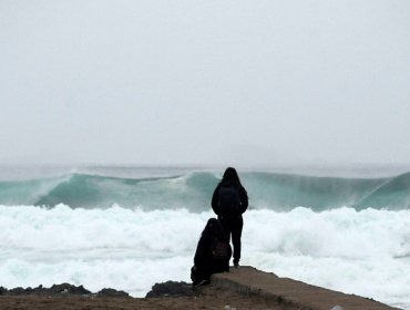 Marejadas que afectan en Iquique declinarían este miércoles