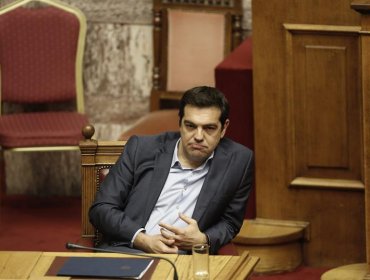 Tsipras afirma que Gobierno buscará "alianzas" para mejorar el acuerdo final