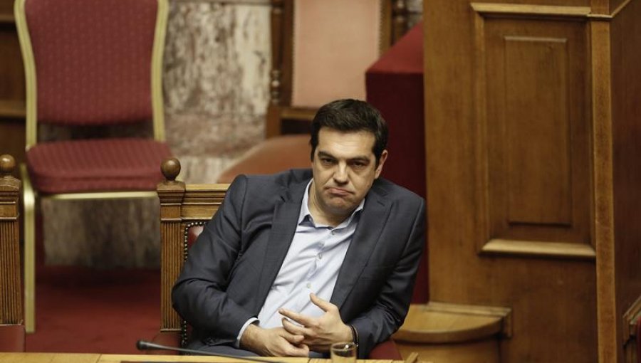 Tsipras afirma que Gobierno buscará "alianzas" para mejorar el acuerdo final