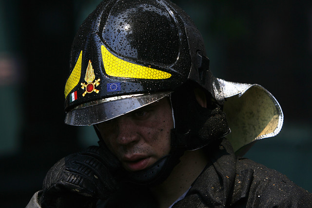 Insólito: Bombero termina con fractura tras agresión en incendio en Padre Hurtado