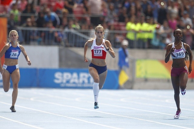 Toronto 2015: Isidora Jiménez logra récord de Chile en 200 mts y clasifica a Río