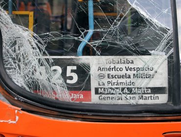 Persecución termina con vehículo estrellado frente a comisaría