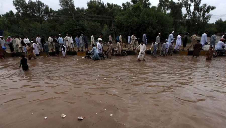 Al menos 16 muertos y cientos de miles de afectados por lluvias en Pakistán