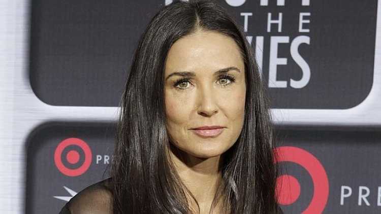 Demi Moore impacta con deteriorado rostro