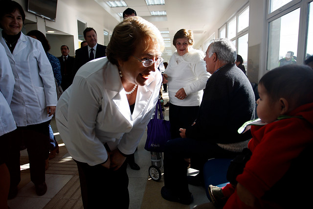 Bachelet visitó Cesfam de San Joaquín: "No tiene nada que envidiarle a clínica"