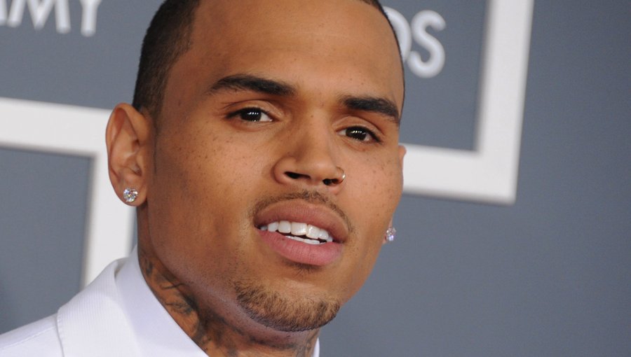Chris Brown tiene permiso para abandonar Filipinas tras 2 días de retención