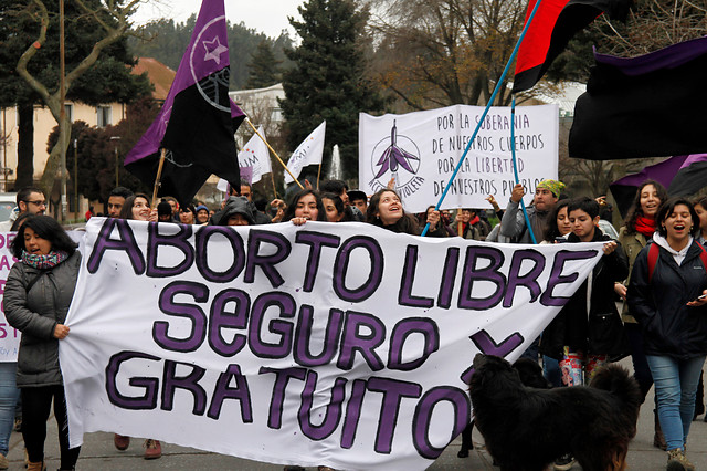 Marcha a favor del aborto libre reunió a 2.000 personas en Santiago