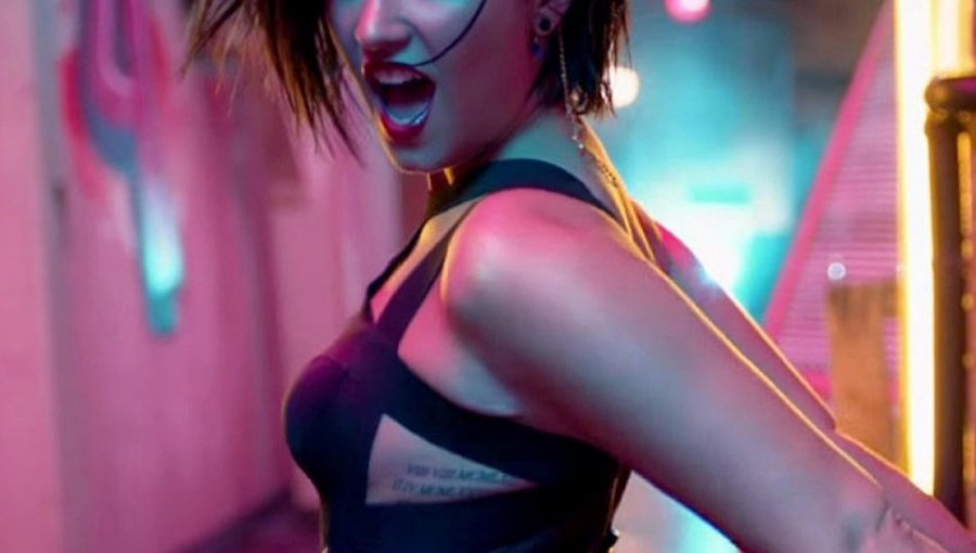 Video: Demi Lovato sorprende con sensual video que presume sus curvas