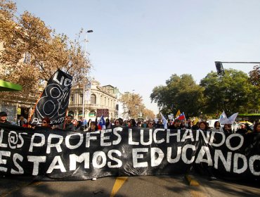 Profesores en paro podrían ver descuentos de $300 mil en julio