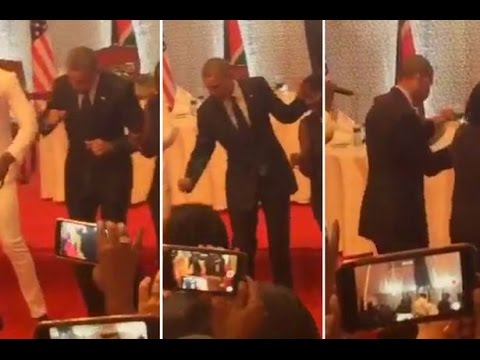 Video: Obama sorprende con baile tradicional en Kenia que se vuelve viral