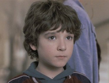 Mira cómo luce de cambiado el pequeño Peter de Jumanji