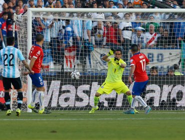 El portero y capitán de la Roja le restó relevancia al hecho de partir las Clasificatorias para el Mundial de Rusia 2018 ante Brasil.