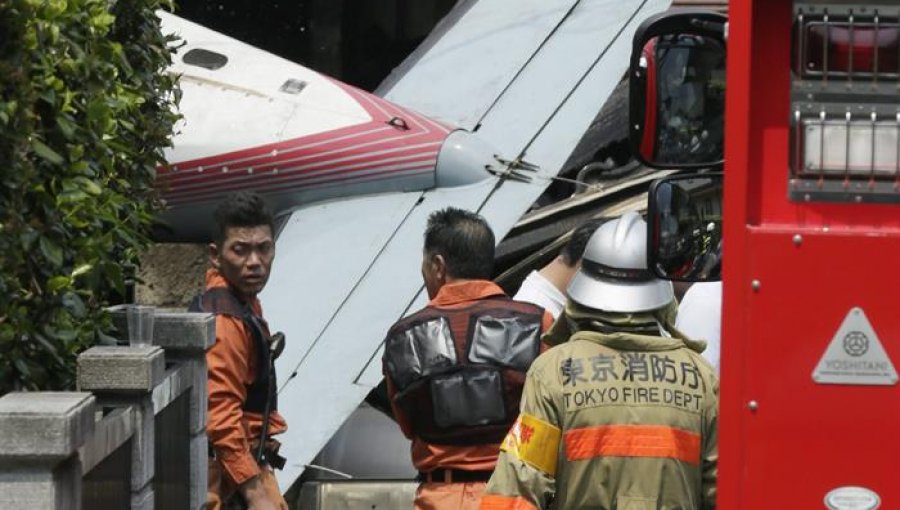 Tres muertos y cinco heridos tras estrellarse una avioneta al oeste de Tokio