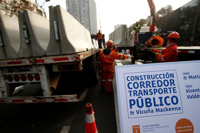 Desvíos por corredor en Vicuña Mackenna a prueba por vuelta a clases