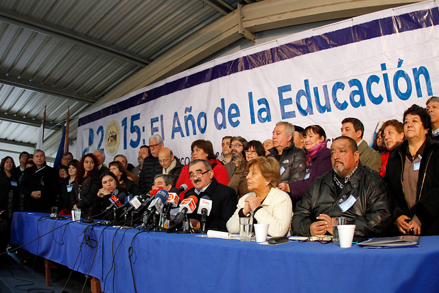 Colegio de Profesores y Mineduc acordarán este martes recuperación de clases