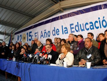 Colegio de Profesores y Mineduc acordarán este martes recuperación de clases