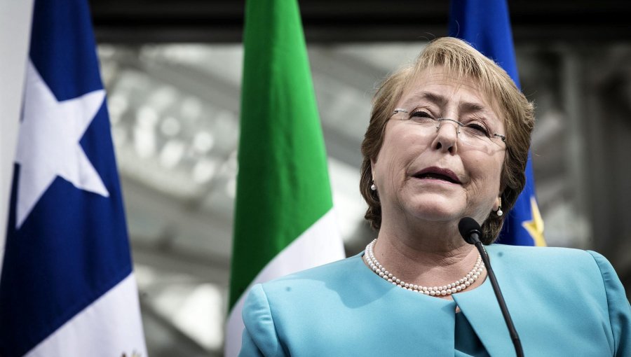 Aprobación de Bachelet aumenta levemente y alcanza el 26%