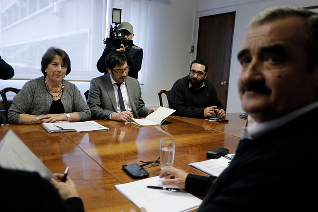 Solo el sector de Jaime Gajardo llegó a reunión con ministra Delpiano