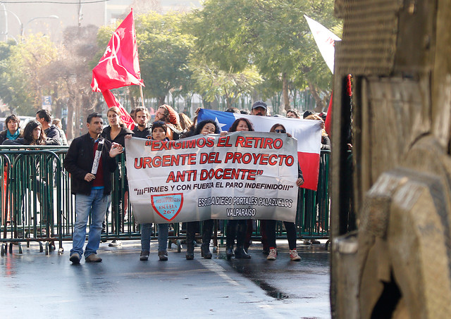 Sector disidente del Colegio de Profesores acata suspensión del paro