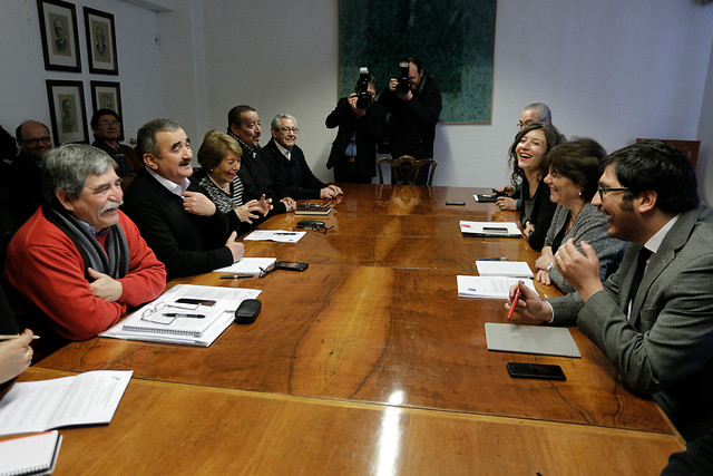 Clases podrían llegar hasta primera quincena de enero por el paro de profesores