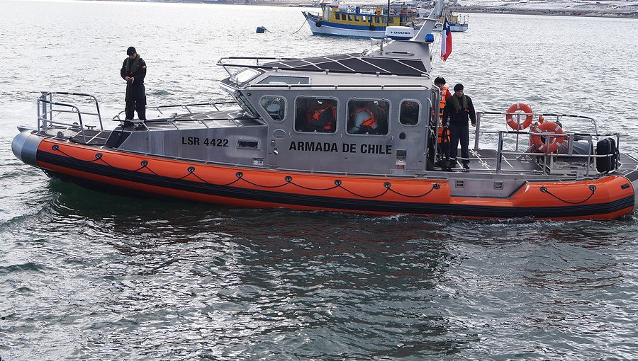 Punta Arenas: Armada de Chile rescata a siete pescadores tras choque de dos embarcaciones