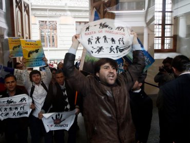 Ciudadanos se manifiestan en el centro de Santiago contra la delincuencia