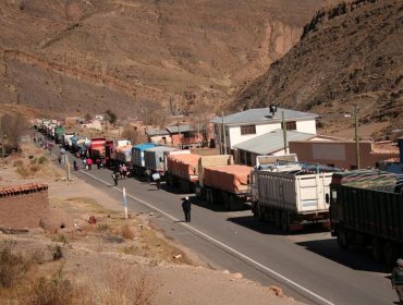 Multitud marcha por "dignidad" para Potosí y ratifica huelga en esa región