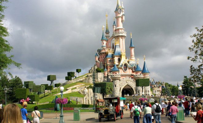 La UE investiga a Disneyland por ofrecer precios discriminatorios