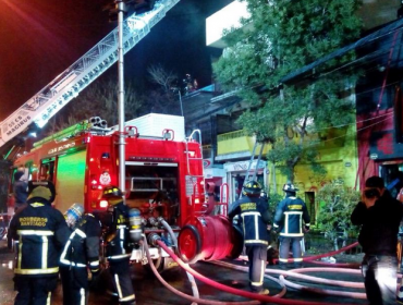 Dos tiendas de ropa fueron destruidas por un incendio en Patronato