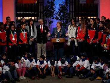 Bachelet admite que se invertirán 160 millones en reparación del hotel del CAR