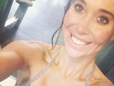 La escotada polera de Valentina Roth para hacer ejercicios