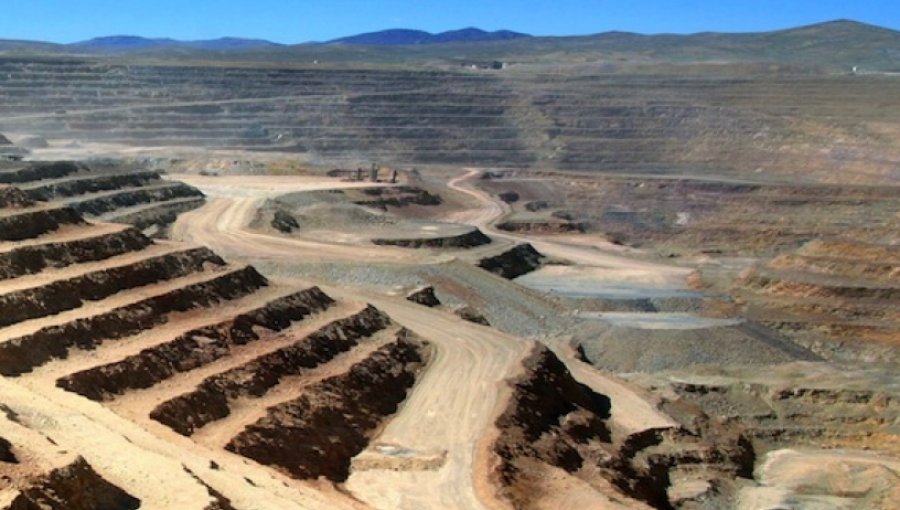 Barrick Gold vende el 50 % y se asocia con Antofagasta