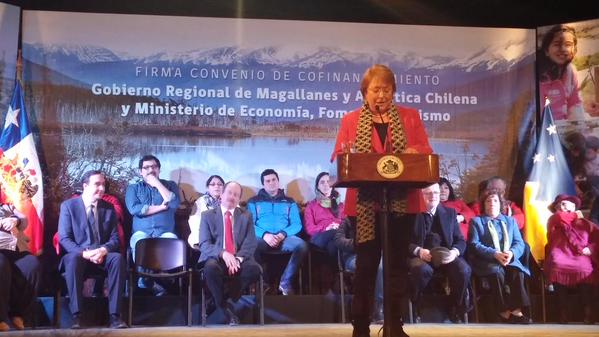 Ministro de Economía firma convenio en Magallanes para desarrollo de proyectos