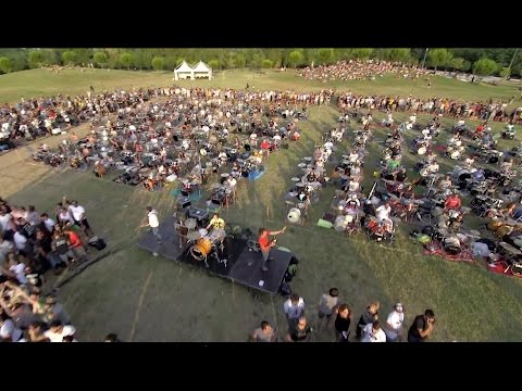 Video: Increíble cover de Foo Fighters tocado por mil personas
