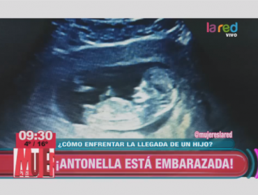 Animadora de televisión anuncia feliz su embarazo