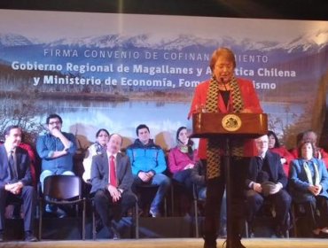 Ministro de Economía firma convenio en Magallanes para desarrollo de proyectos