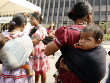 Unas 300 colombianas se unen a movimiento promueve lactancia materna pública