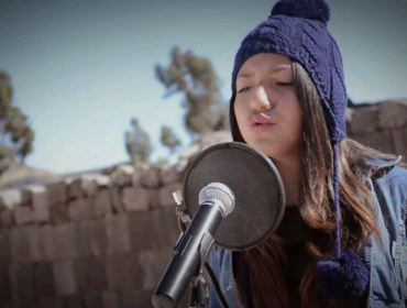 Video: Joven peruana es éxito por cantar canción de Michael Jackson en Quechua