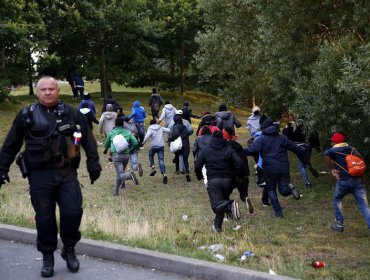 La oposición británica pide que Francia indemnice por el caos en Calais