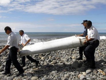 París recibe el fragmento de avión para analizar su procedencia