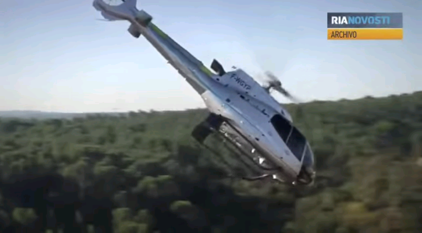 Helicóptero se estrella durante pleno show aéreo en Rusia