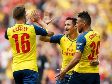 Alexis Sánchez felicita en Twitter a su equipo tras obtener la Community Shield