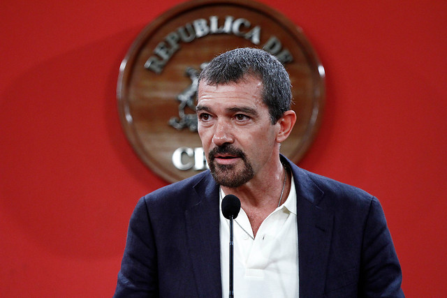Antonio Banderas publica poema dedicado a los mineros de la Mina San José