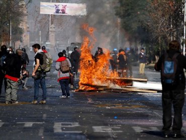Desconocidos levantan barricadas en varios puntos de Santiago